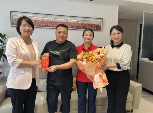 龙文区领导慰问亚运会获奖运动员邱祺缘家属