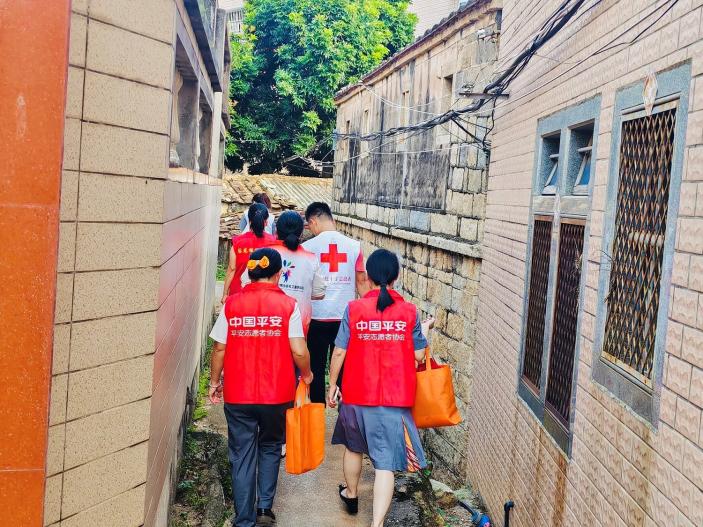 平安产险福建分公司开展中秋“安心”志愿行动