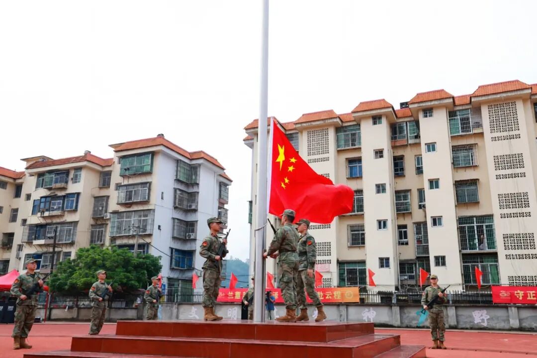 庆祖国华诞，华安县举行国庆升国旗仪式