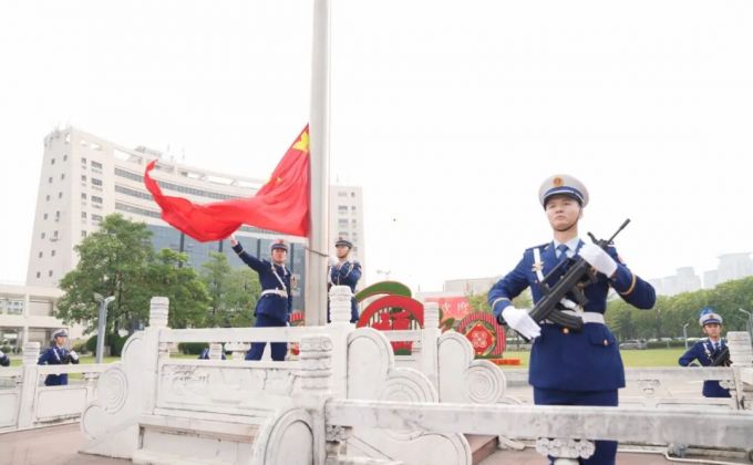 漳州龙文区举行2026年国庆升国旗仪式