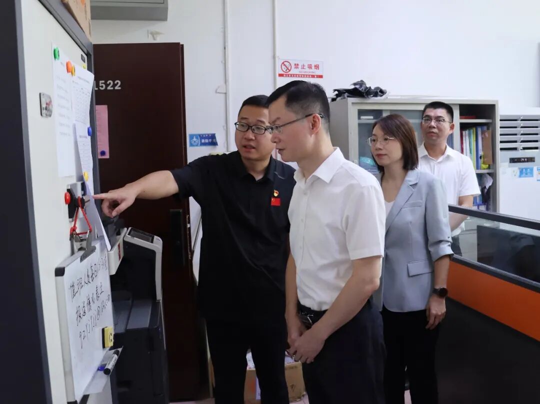 洛江区委书记唐春晓带队检查节假日安全稳定、文旅市场秩序和生产生活保障等工作