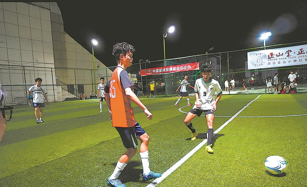南平光泽县：绿茵夜战点燃“杉城”激情