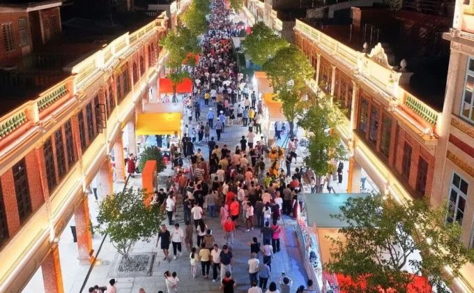 国庆假期第二天 24.6万人次奔赴泉州古城