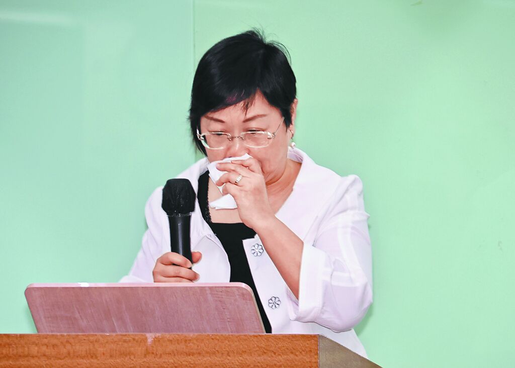 台当局女高官涉贪污图利遭侦办，哽咽请辞被讽“鳄鱼的眼泪”