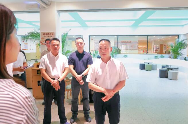 漳州高新区领导带队调研龙江新苑好客邻里中心