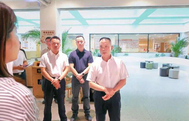 漳州高新区领导带队调研龙江新苑好客邻里中心