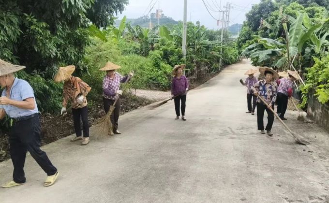 宜居宜业丨华安开启新一轮蚊虫消杀及环境整治