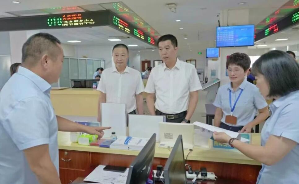 南靖县领导调研招商引资和营商环境工作