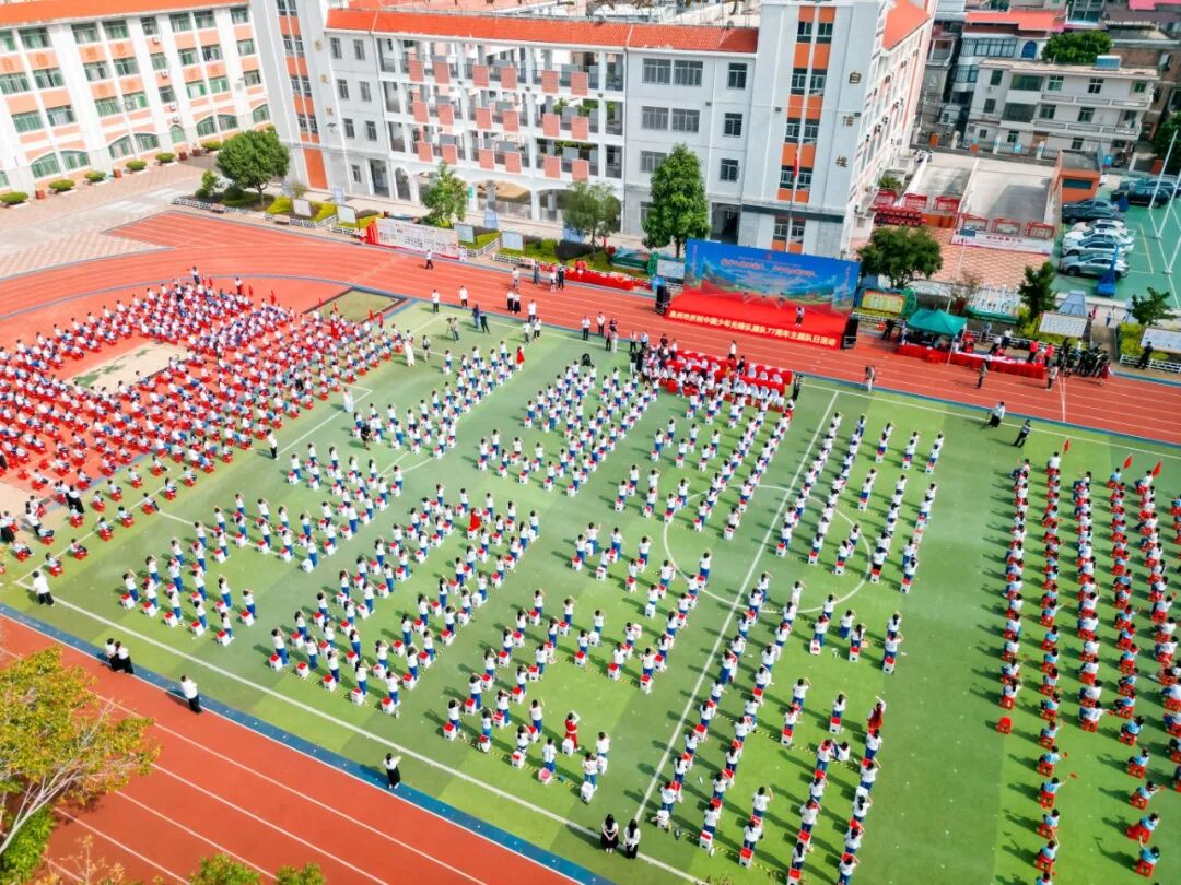 高举队旗跟党走 少年接力新长征——泉州市举行庆祝中国少年先锋队建队77周年主题队日活动