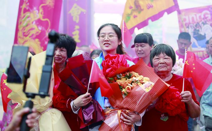 亚运冠军杨静雯载誉归乡 晋江永和上宅乡亲喜迎健儿凯旋