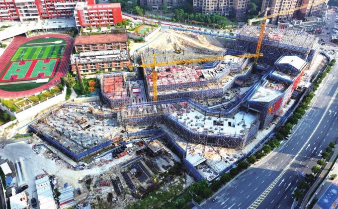 “北山·南轴记忆”项目两栋建筑主体封顶