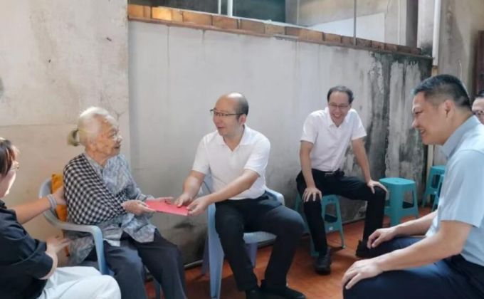 敬老爱老，情暖桑榆！诏安县领导走访慰问离退休老干部及百岁老人