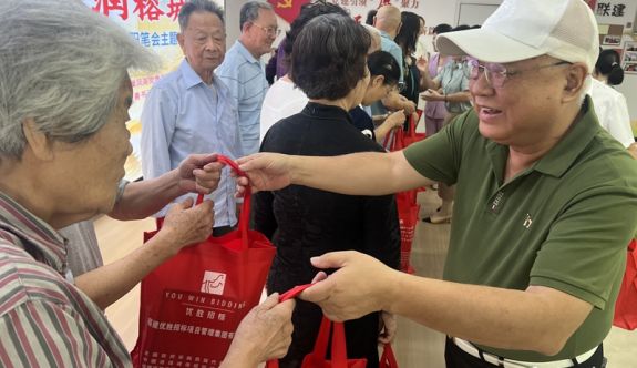 九九重阳传孝善 鼓楼慈善暖银龄