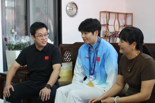扬威赛场 载誉家乡 长泰区委书记看望慰问亚运会冠军谢李艺