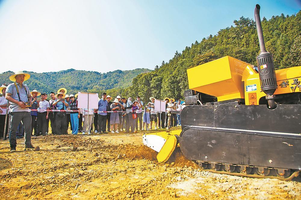 顺昌：丘陵山区果园生产迈向全程机械化