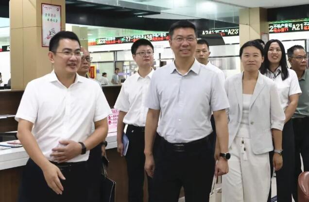 抓作风 促工作 拼经济丨刘兆民调研市场监督、城市管理和政务工作并召开座谈会