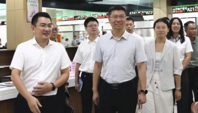 抓作风 促工作 拼经济丨刘兆民调研市场监督、城市管理和政务工作并召开座谈会