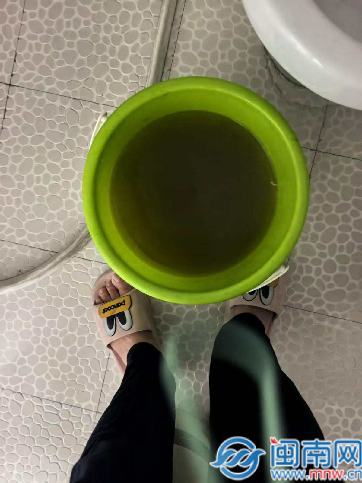 漳州一小区自来水浑浊含杂质 水务公司多次维修无果！居民问：水何时能清