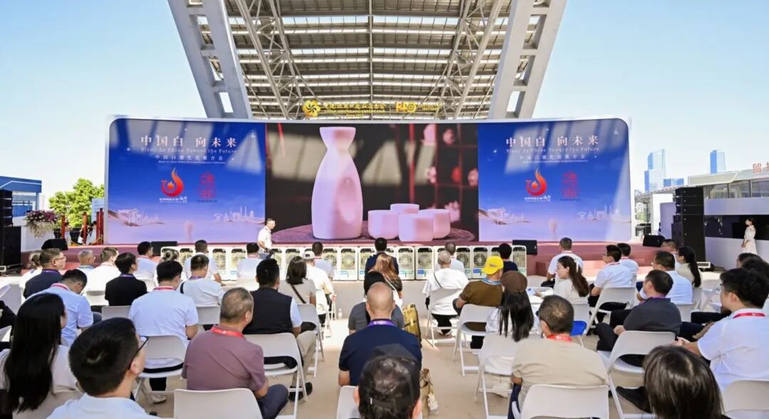“世界的泉州 中国白·德化瓷”亮相第140届广交会