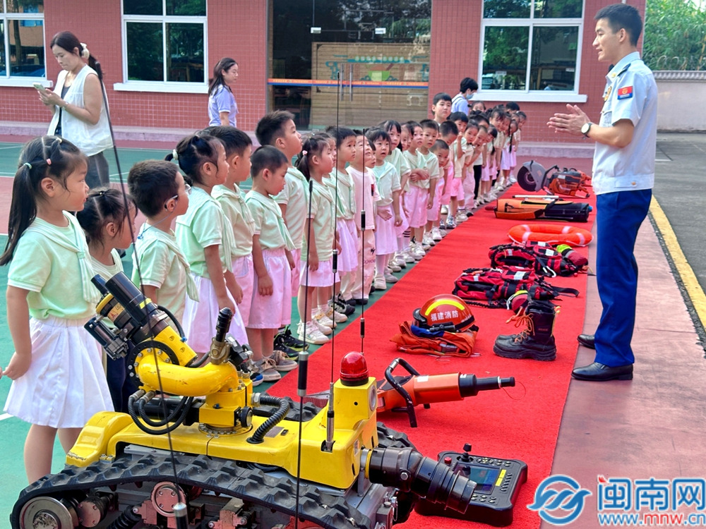 萌娃走进消防站，致敬烈火英雄——南靖县第三实验幼儿园到南靖县消防救援局开展消防站参观实践活动
