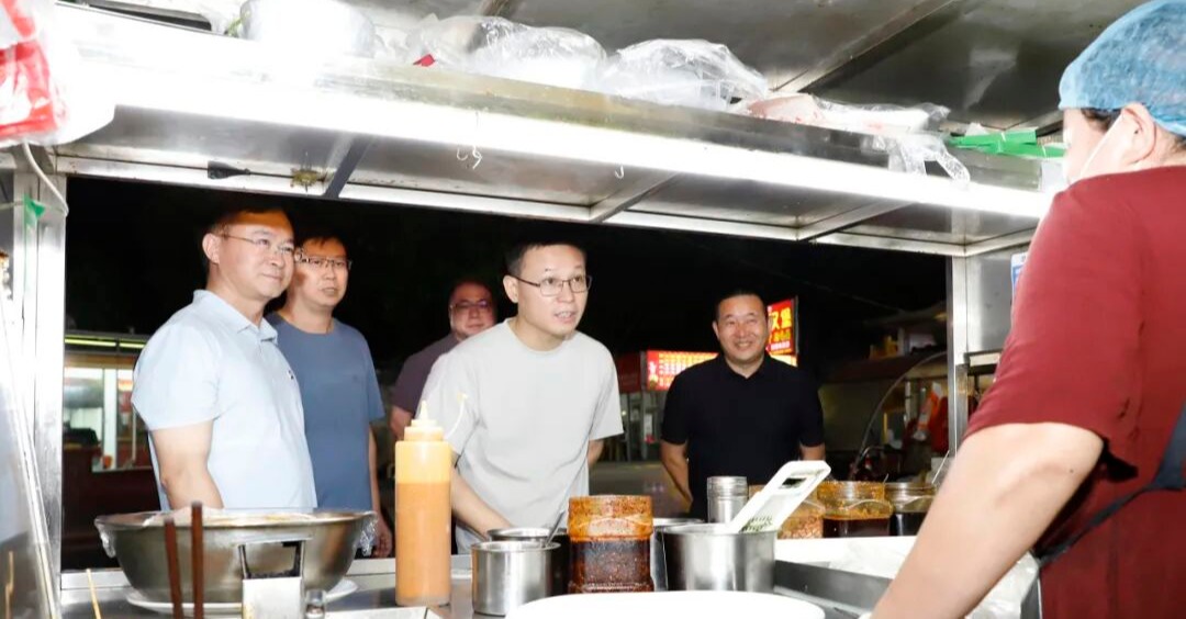 丰泽区委区政府主要领导调研食品安全、夜市规范管理专项行动开展情况