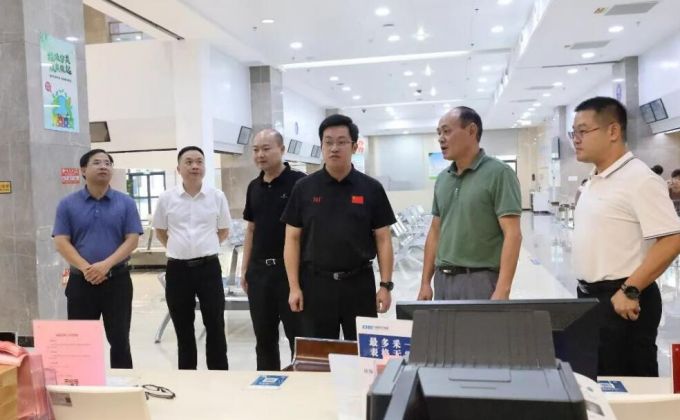 长泰区委书记赴基层调研群众身边不正之风和腐败问题集中整治工作