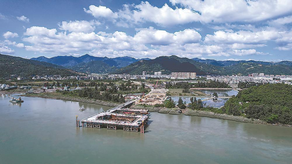 福安乌山特大桥17^#主塔承台开始浇筑
