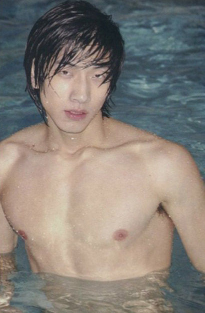 超级奶爸模特张亮早年全裸写真曝光 秀人鱼线火辣胸肌性感妖娆