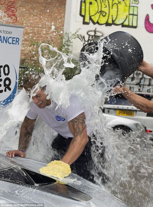 英国跳水男神dan osborne携脱衣舞肌肉猛男湿身洗车半裸基情