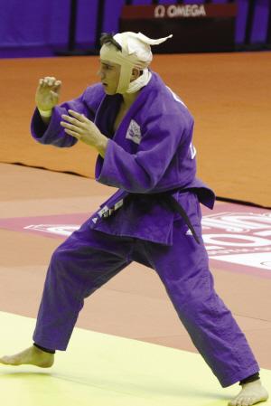 正文   昨天是青奥会柔道比赛的首日,来自江苏泰州的17岁小将吴志强也