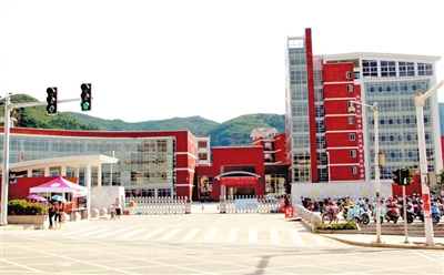 宁德周宁一中新校区开学首日投用 1300名学生入校上课