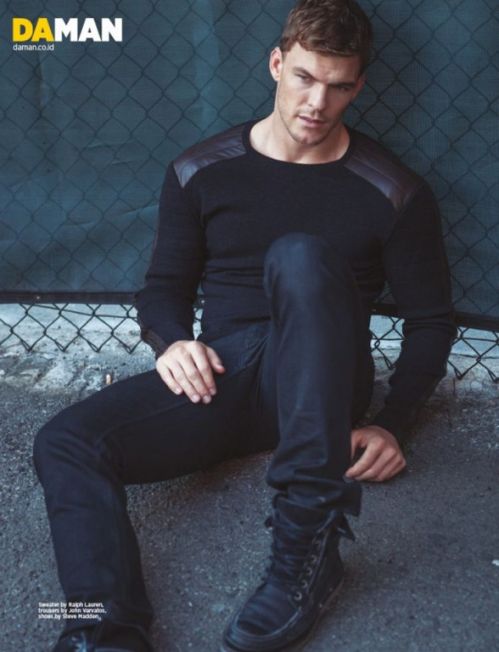 饥饿游戏alan ritchson脱衣秀结实肌肉六块腹肌性感人鱼线