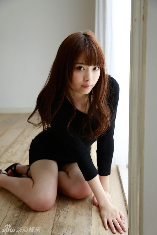 日本偶像组合乃木坂46成员西野七濑露底裤美臀写真性感撩人