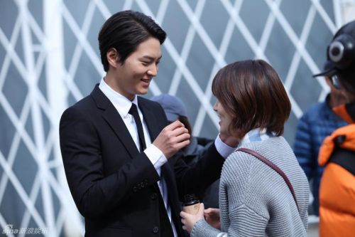 《明日如歌》周元沈恩京启动恋爱模式 甜蜜喂食摸下巴