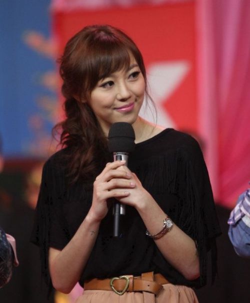 前"度娘"刘冬拍性感内衣写真 清纯美颜薄纱透视别样情趣