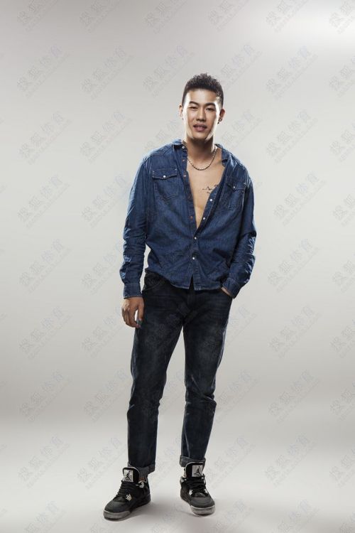 河北男排脱衣拍半裸写真 小鲜肉猛男扎堆秀八块腹肌大长腿