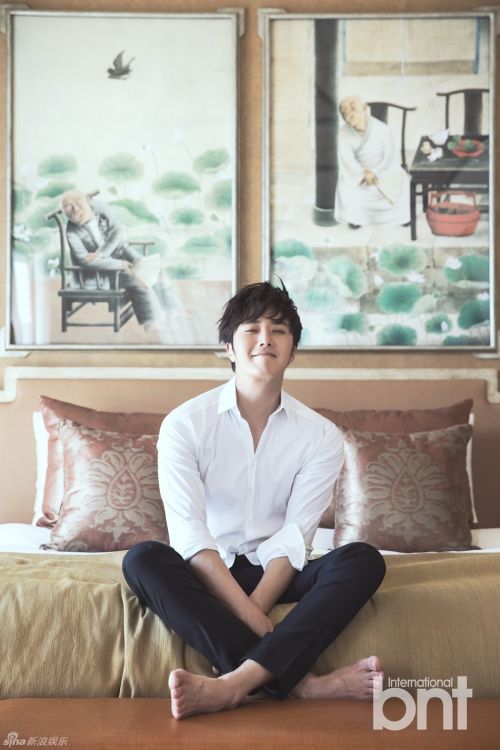 韩星丁一宇巴厘岛时尚大片海量帅照 百变气质秀温暖笑容大长腿