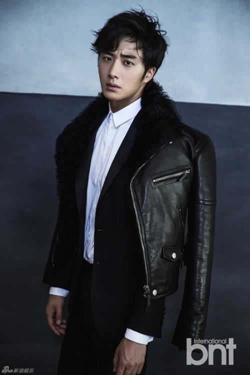 韩星丁一宇巴厘岛时尚大片海量帅照 百变气质秀温暖笑容大长腿