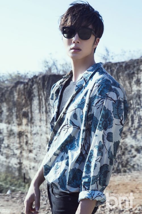 韩星丁一宇巴厘岛时尚大片海量帅照 百变气质秀温暖笑容大长腿