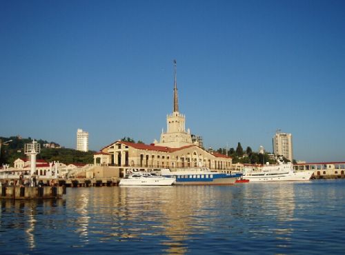 自2015年6月起,索契将开通直达中国和伊朗城市的航线,预计约200万中国