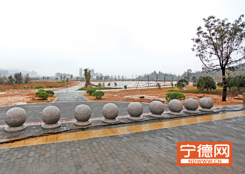 1月13日,记者在宁德市区大门山公园看到,建筑大门已被拆除,取而代之的