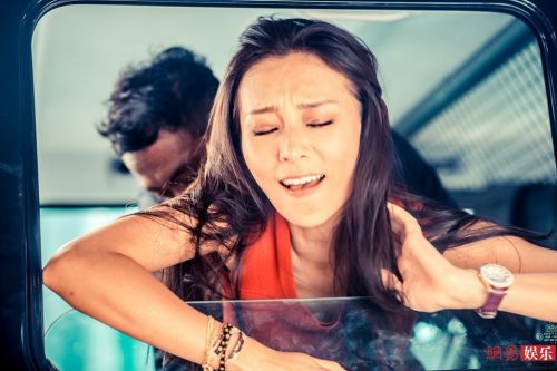 香港女星许雅婷《小姐诱心》逼真肉搏偷情大尺度剧照曝光
