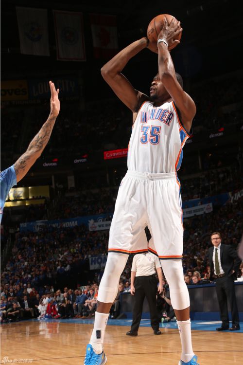 杜兰特29 6 5雷霆大胜 格里芬缺阵保罗18 13快船四连败