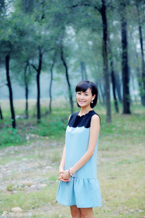 戴娇倩清新写真大片曝光 漫步森林柔美恬静短发粉嫩
