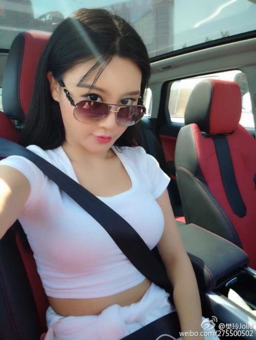 中国乳神樊玲健身房性感近照曝光 身材火辣pk韩国最美女教练