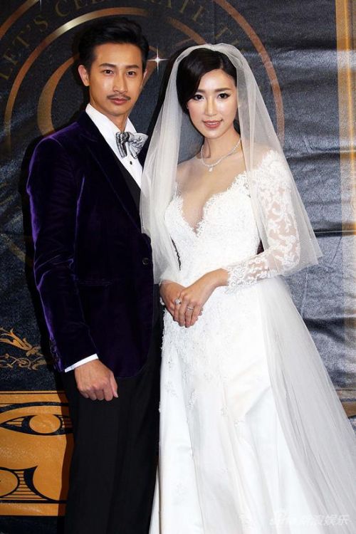 darren邱凯伟与女友曾威菱vivi结婚 周杰伦录影祝福