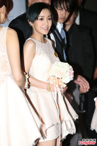 台湾主持人梁赫群与周裕婷办浪漫婚礼 郭采洁当伴娘