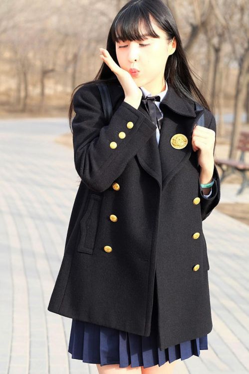 中戏校花林柯彤学生装樱花写真私照 黑发清纯"中国最美校花"