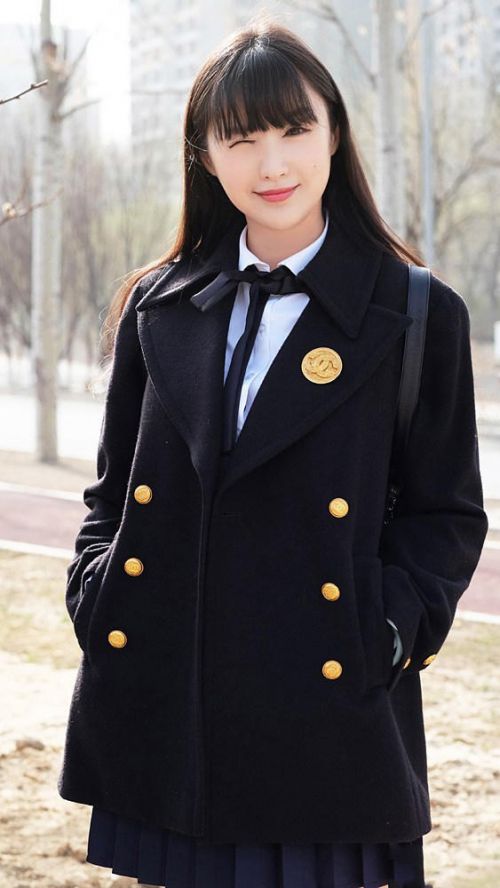 中戏校花林柯彤学生装樱花写真私照 黑发清纯"中国最美校花"