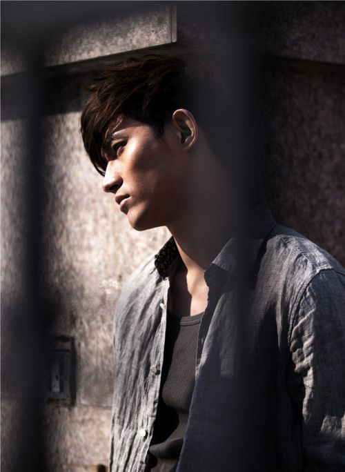 《武媚娘》版张易之最新写真大片 帅气男模李子峰展忧郁气质